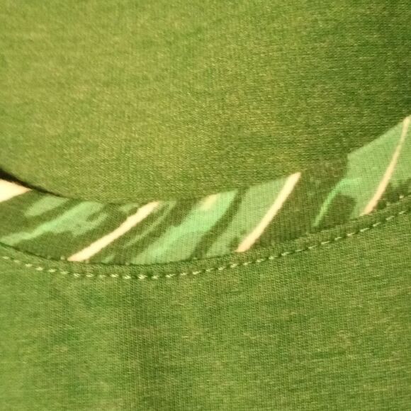 4@30.00 or 20.00 LADIES Top by 𝅺KAHANS EARTHLY - Picture 6 of 12